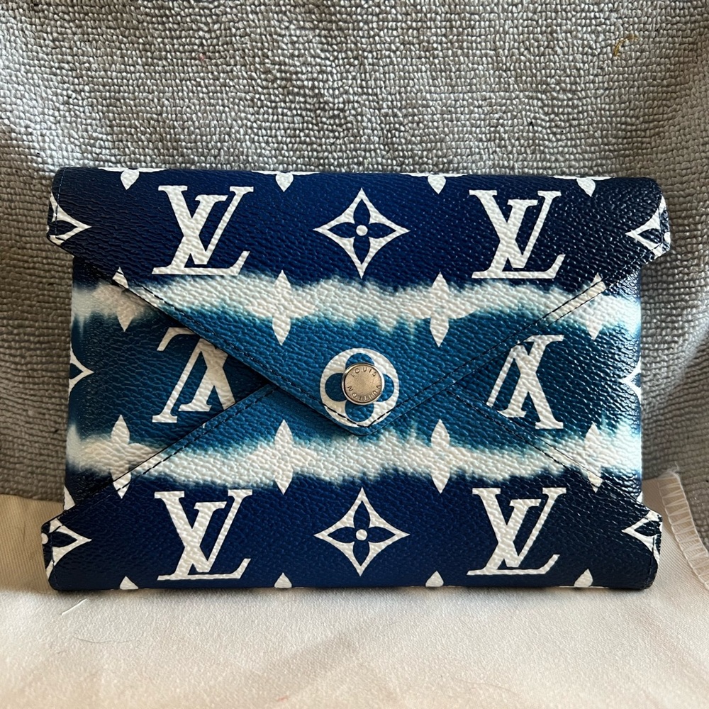 Louis Vuitton Medium Kirigami